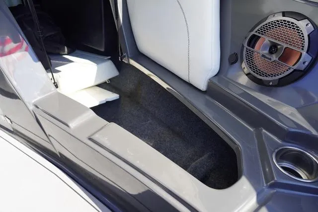 Slide: The Image of MasterCraft XT23 2019 - 17