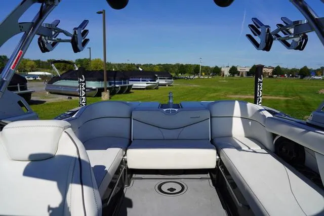 Slide: The Image of MasterCraft XT23 2019 - 19