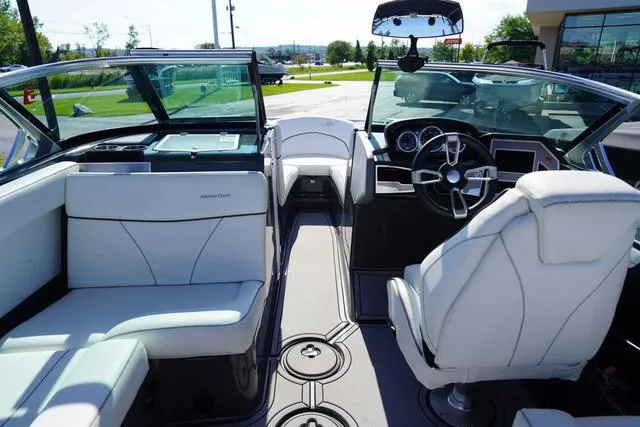 Slide: The Image of MasterCraft XT23 2019 - 23