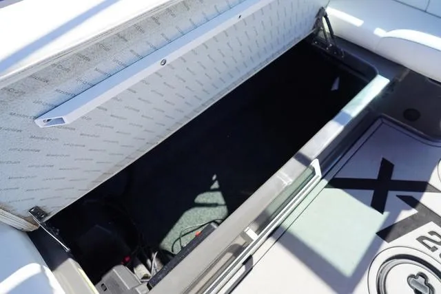 Slide: The Image of MasterCraft XT23 2019 - 25