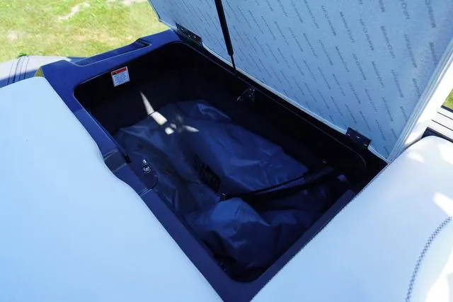 Slide: The Image of MasterCraft XT23 2019 - 26