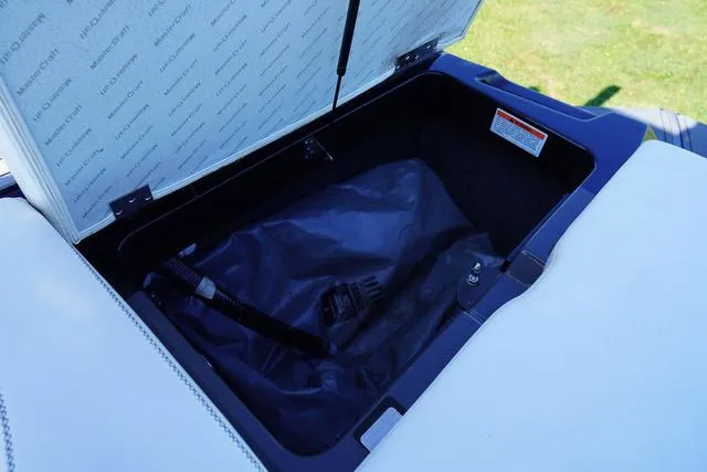 Slide: The Image of MasterCraft XT23 2019 - 27