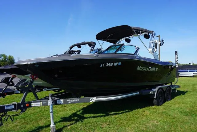 Slide: The Image of MasterCraft XT23 2019 - 3