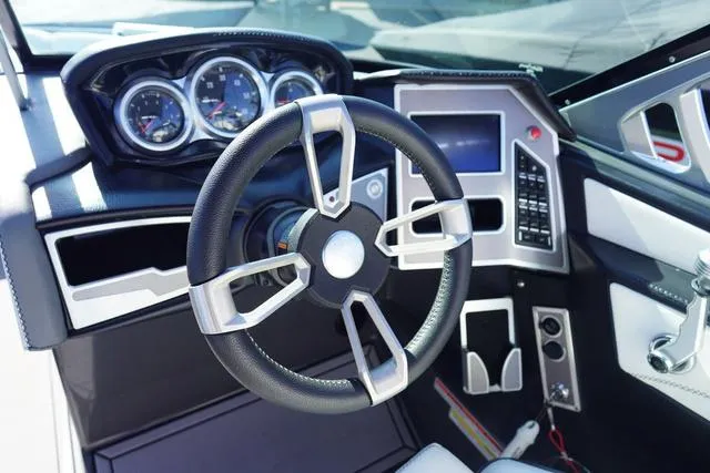 Slide: The Image of MasterCraft XT23 2019 - 30