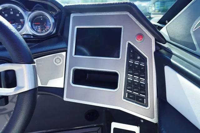 Slide: The Image of MasterCraft XT23 2019 - 32