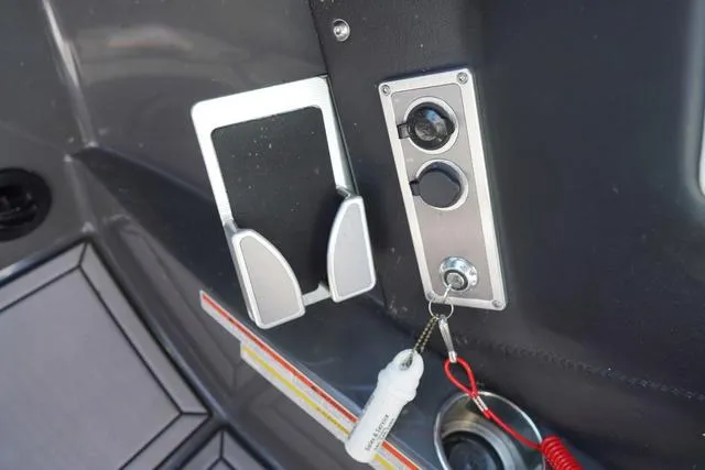 Slide: The Image of MasterCraft XT23 2019 - 34