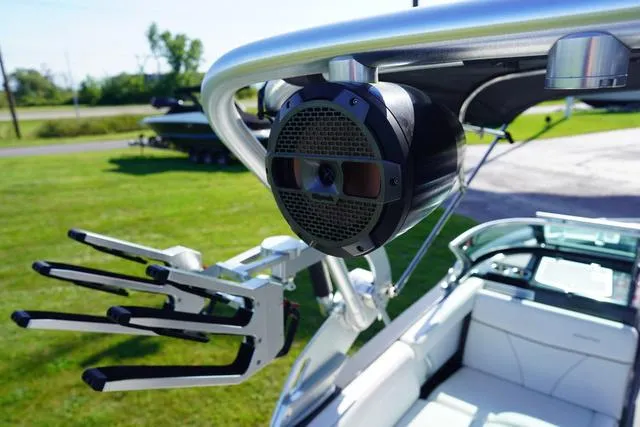 Slide: The Image of MasterCraft XT23 2019 - 37