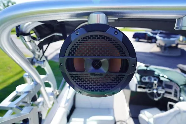 Slide: The Image of MasterCraft XT23 2019 - 38