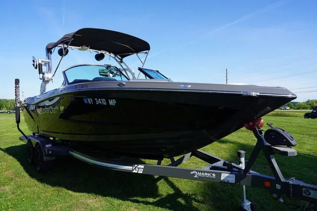 Slide: The Image of MasterCraft XT23 2019 - 4