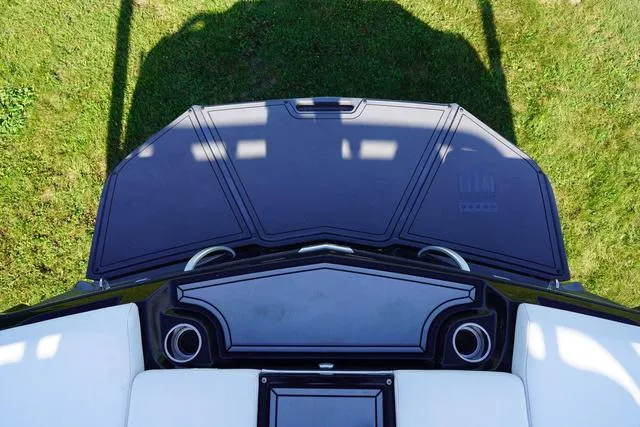 Slide: The Image of MasterCraft XT23 2019 - 45