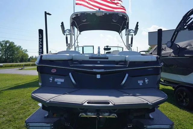 Slide: The Image of MasterCraft XT23 2019 - 5