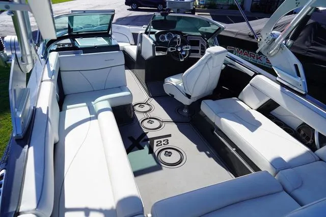 Slide: The Image of MasterCraft XT23 2019 - 7