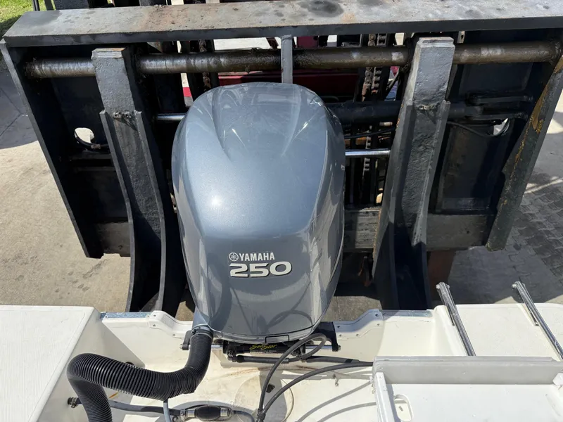 Slide: The Image of 2004 Aquasport 250 Explorer with Yamaha 250 outboard motor. - 20