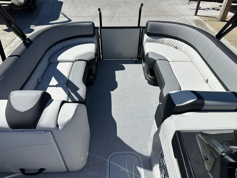 Slide: The Image of Avalon Catalina - 23 FT Quad Lounger w/ 200HP Mercury! 2025 - 11