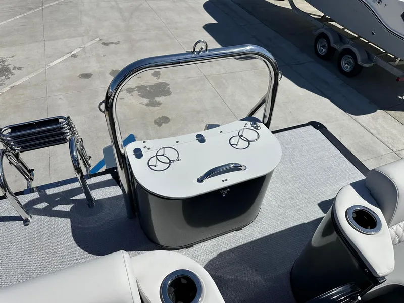 Slide: The Image of Avalon Catalina - 23 FT Quad Lounger w/ 200HP Mercury! 2025 - 6