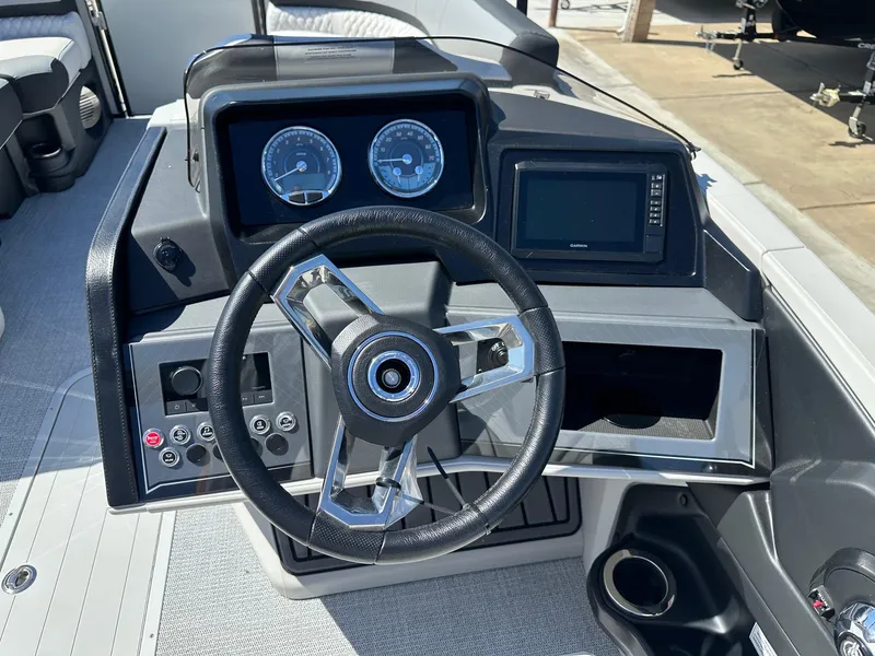 Slide: The Image of Avalon Catalina - 23 FT Quad Lounger w/ 200HP Mercury! 2025 - 9