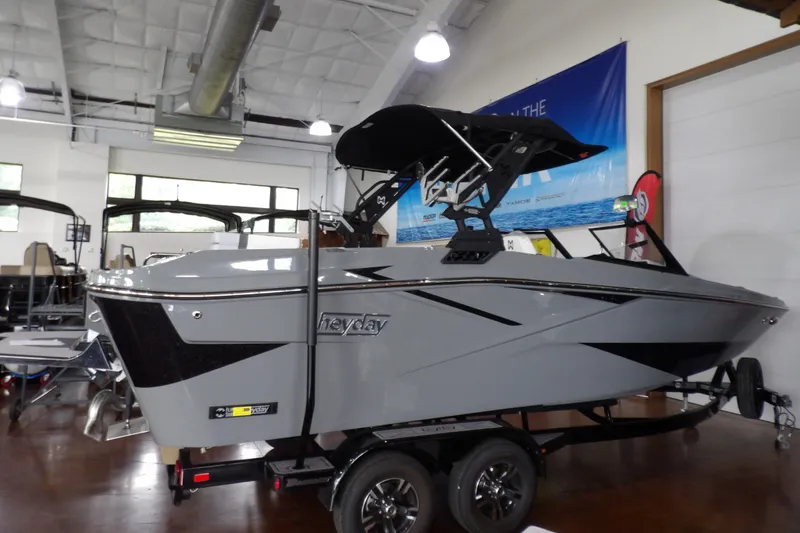 Slide: The Image of Heyday Wake Boats H22 2025 - 12