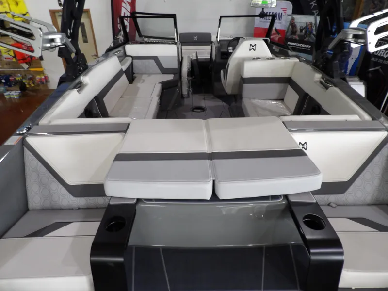 Slide: The Image of Heyday Wake Boats H22 2025 - 5