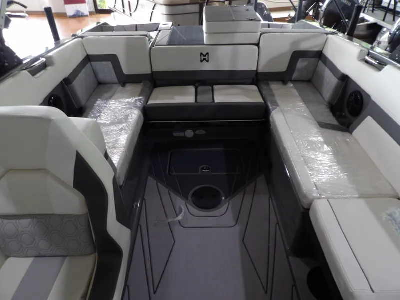 Slide: The Image of Heyday Wake Boats H22 2025 - 7