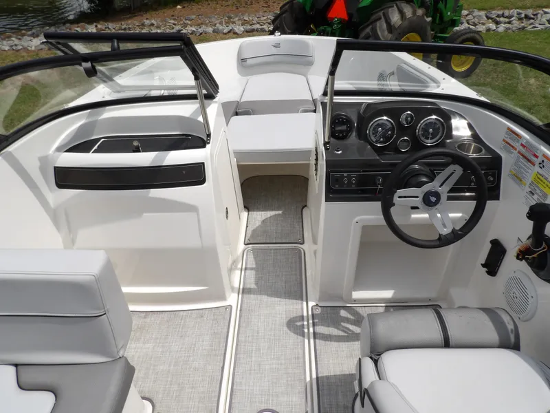 Slide: The Image of Bayliner VR4OB 2024 - 11