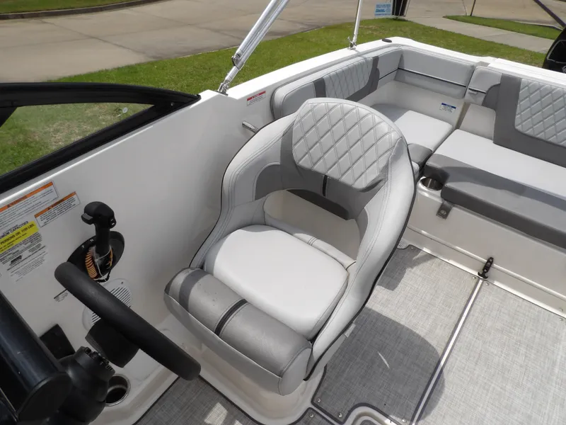 Slide: The Image of Bayliner VR4OB 2024 - 12