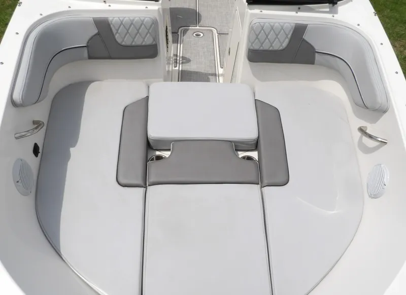 Slide: The Image of Bayliner VR4OB 2024 - 7