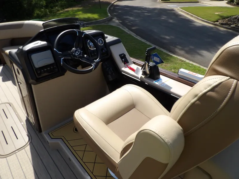 Slide: The Image of 2025 Veranda VR22RC boat cockpit with steering wheel and beige captain's chair. - 14