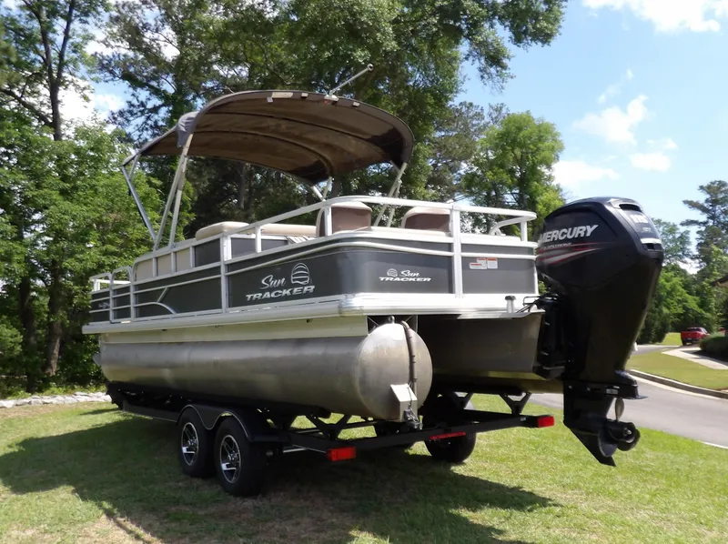 Slide: The Image of Sun Tracker SIG Fishin'Barge 22 2017 - 4