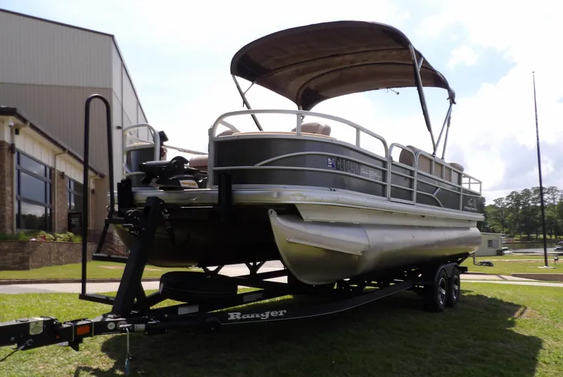 Slide: The Image of Sun Tracker SIG Fishin'Barge 22 2017 - 6