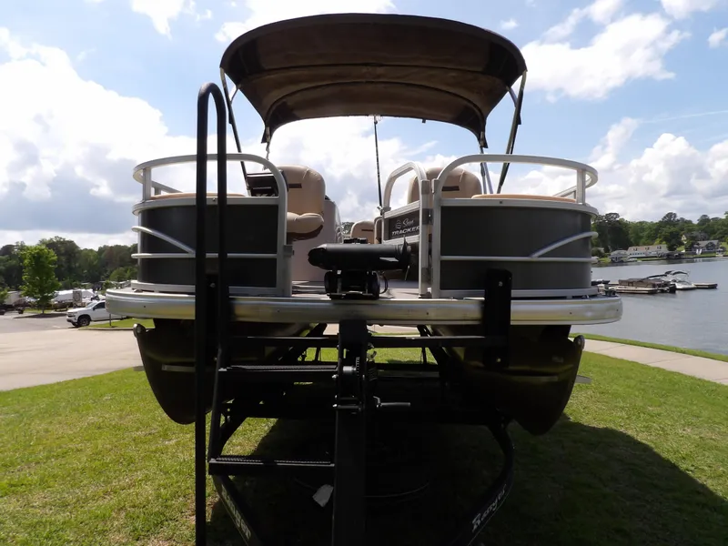 Slide: The Image of Sun Tracker SIG Fishin'Barge 22 2017 - 7