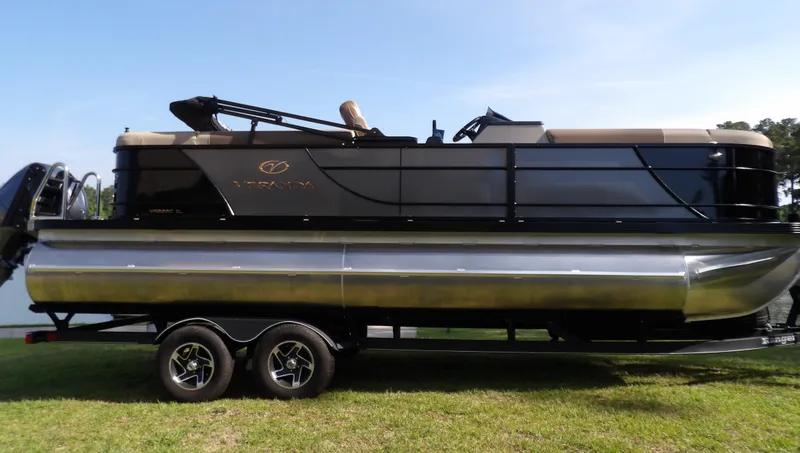 Slide: The Image of Veranda Relax 22 RC 2025 - 1