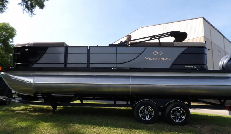 Slide: The Image of Veranda Relax 22 RC 2025 - 10