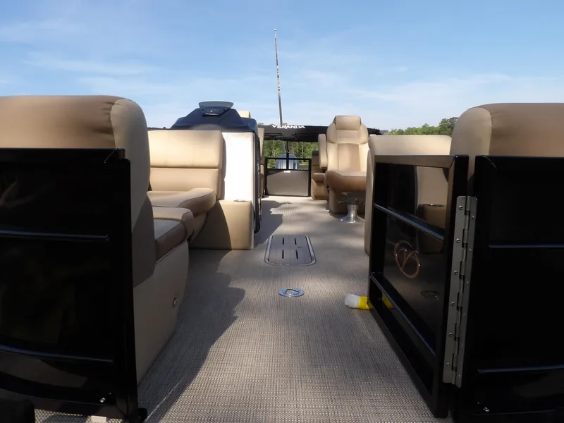 Slide: The Image of Veranda Relax 22 RC 2025 - 12