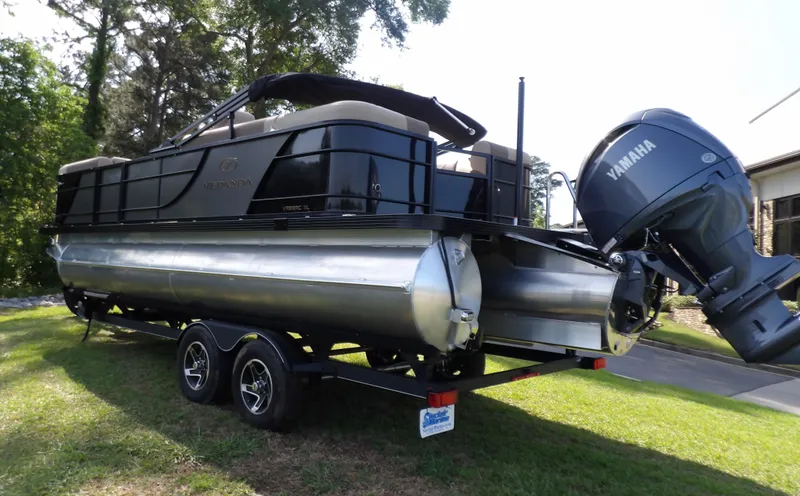 Slide: The Image of Veranda Relax 22 RC 2025 - 3