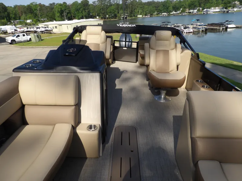 Slide: The Image of Veranda Relax 22 RC 2025 - 4