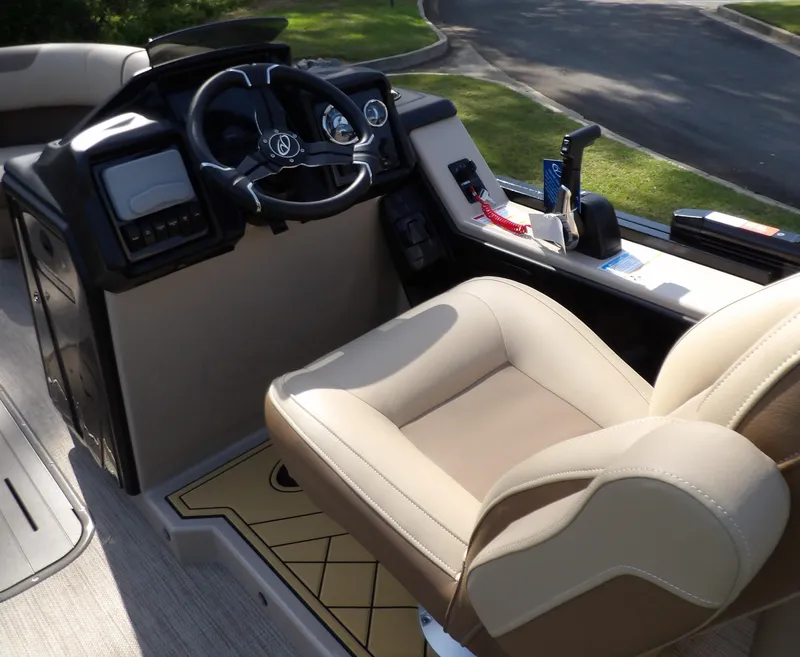 Slide: The Image of Veranda Relax 22 RC 2025 - 5