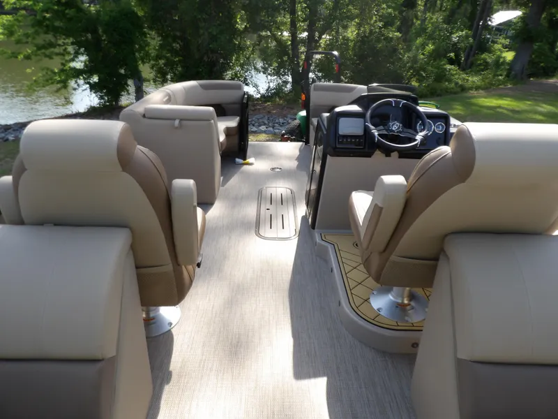 Slide: The Image of Veranda Relax 22 RC 2025 - 6