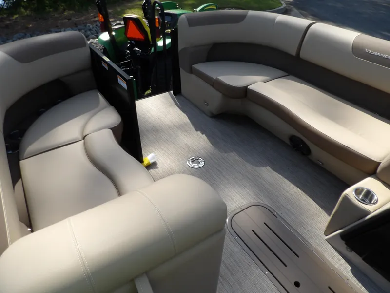 Slide: The Image of Veranda Relax 22 RC 2025 - 7