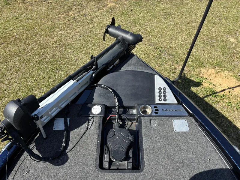Slide: The Image of 2022 Caymas CX21 Pro boat deck with Minn Kota trolling motor. - 15