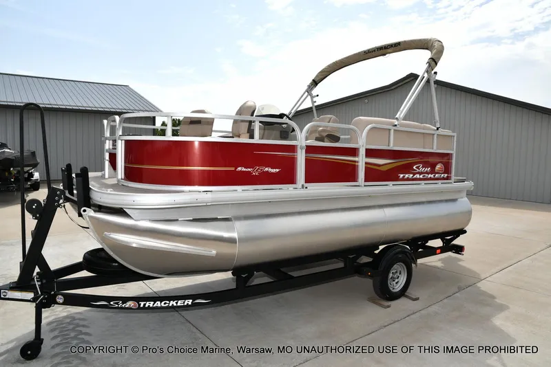 Slide: The Image of Sun Tracker Bass Buggy 16 XL Select w/50HP CT 4 Stroke 2025 - 15