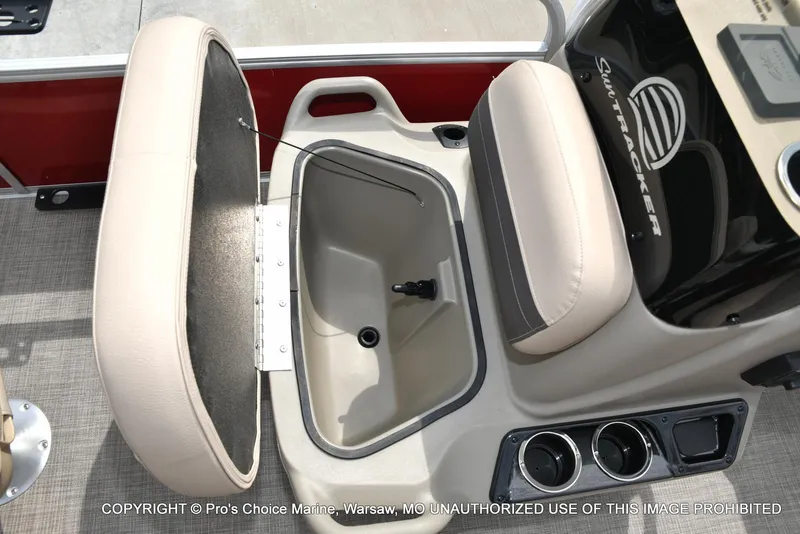 Slide: The Image of Sun Tracker Bass Buggy 16 XL Select w/50HP CT 4 Stroke 2025 - 29