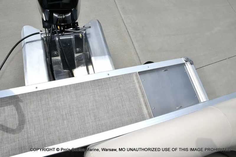 Slide: The Image of Sun Tracker Bass Buggy 16 XL Select w/50HP CT 4 Stroke 2025 - 41