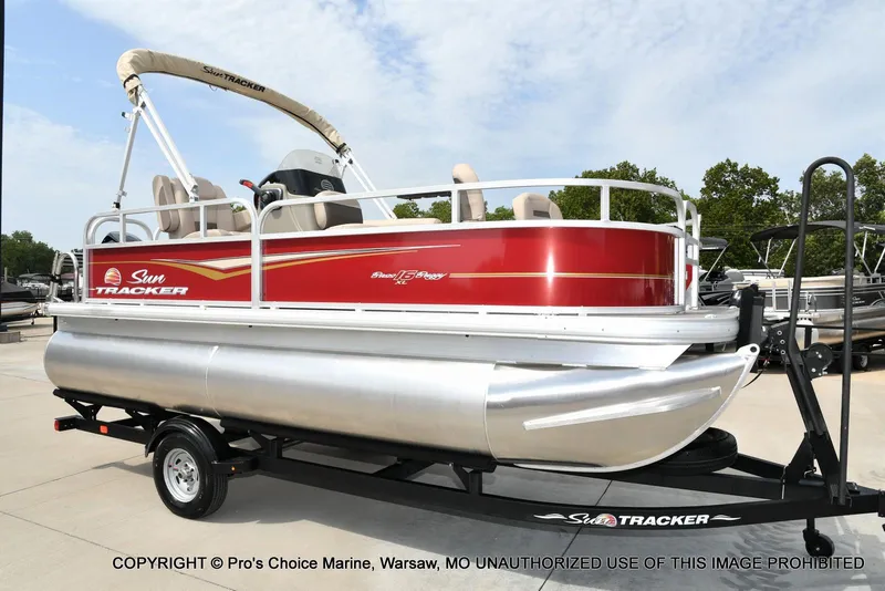 Slide: The Image of Sun Tracker Bass Buggy 16 XL Select w/50HP CT 4 Stroke 2025 - 48