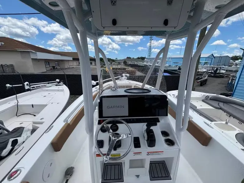 Slide: The Image of Sea Hunt Ultra 229 2023 - 4