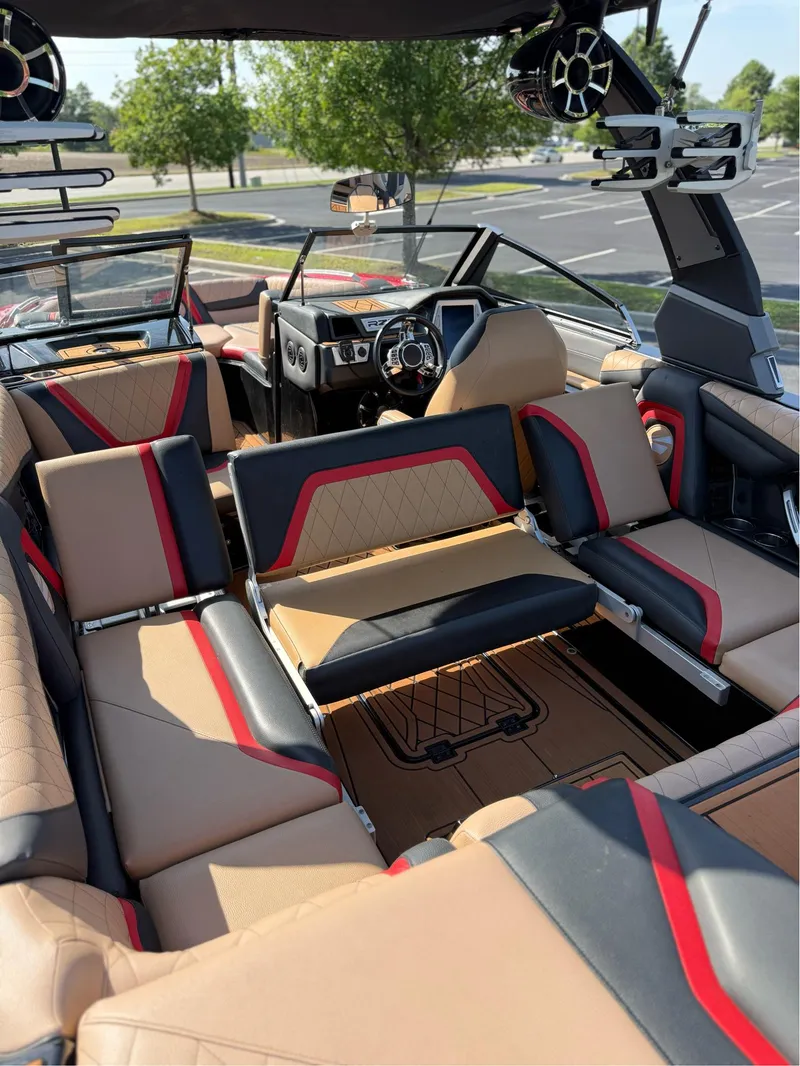 Slide: The Image of Tigé RZX2 2019 - 11