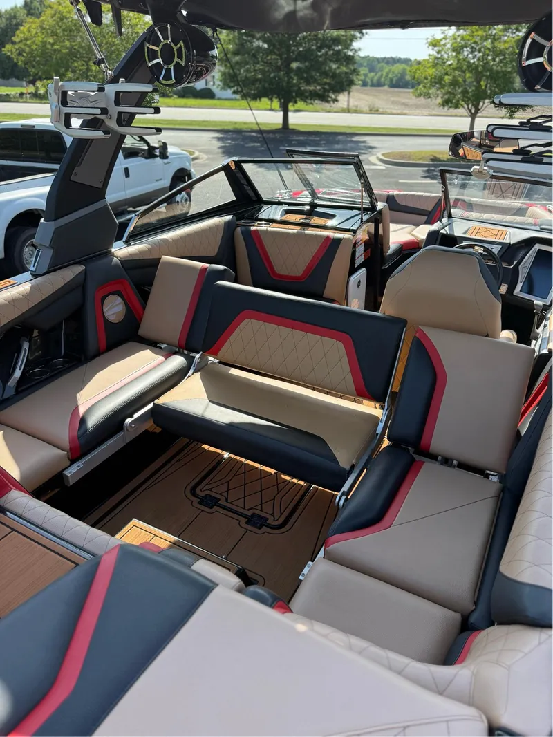 Slide: The Image of Tigé RZX2 2019 - 12