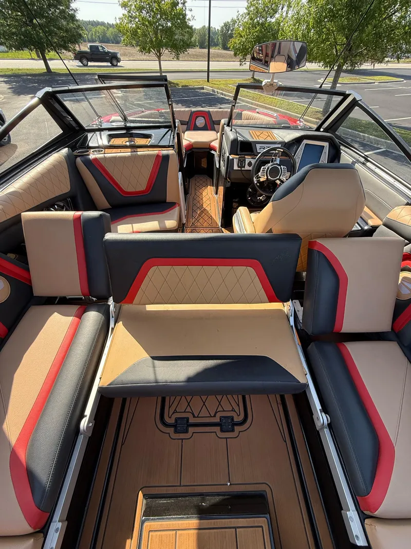 Slide: The Image of Tigé RZX2 2019 - 13