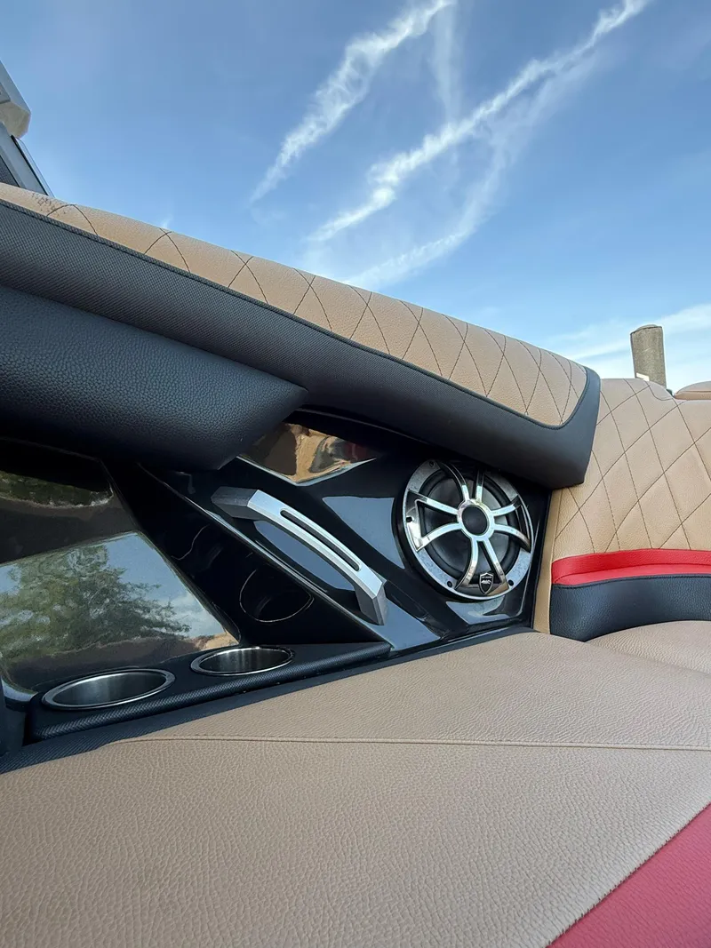 Slide: The Image of Tigé RZX2 2019 - 16