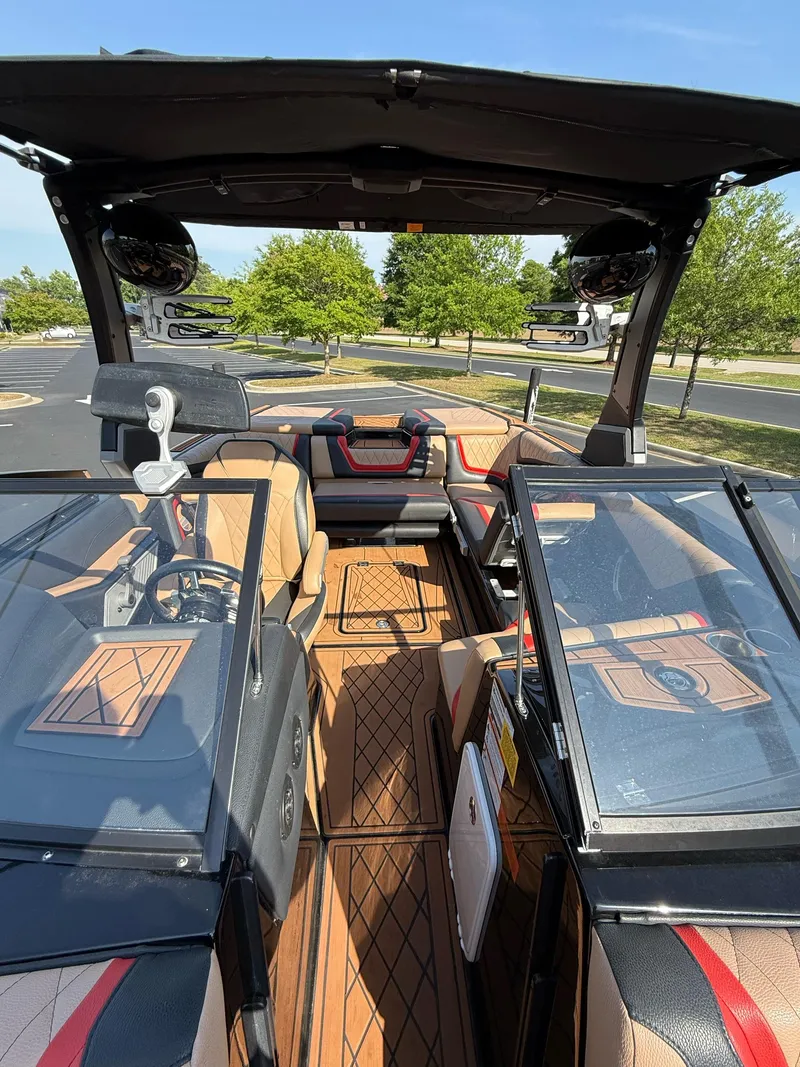 Slide: The Image of Tigé RZX2 2019 - 18