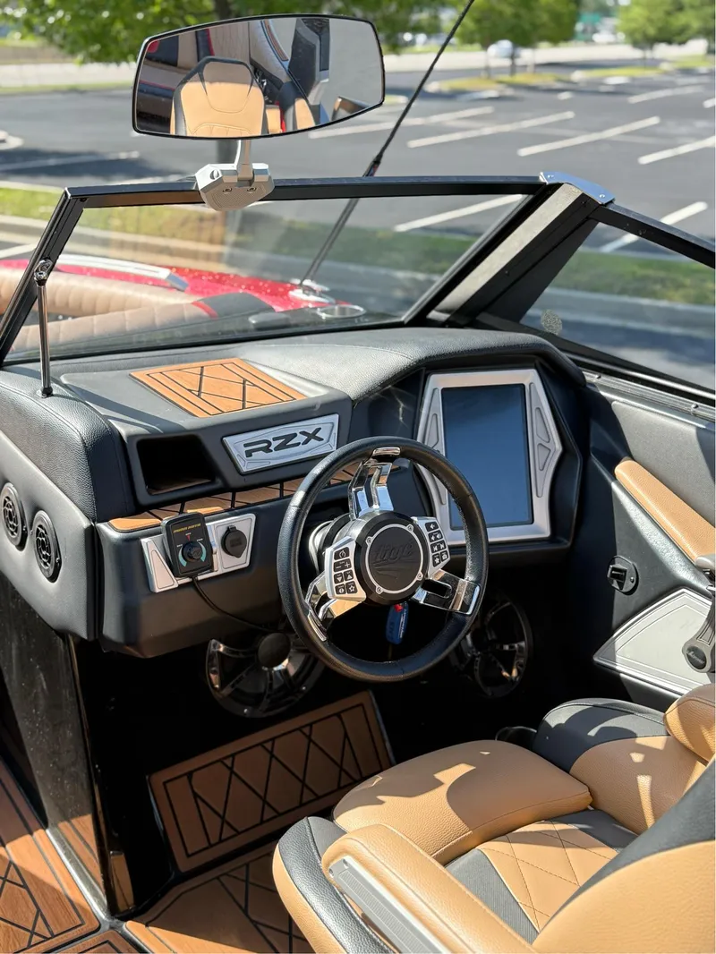 Slide: The Image of Tigé RZX2 2019 - 20